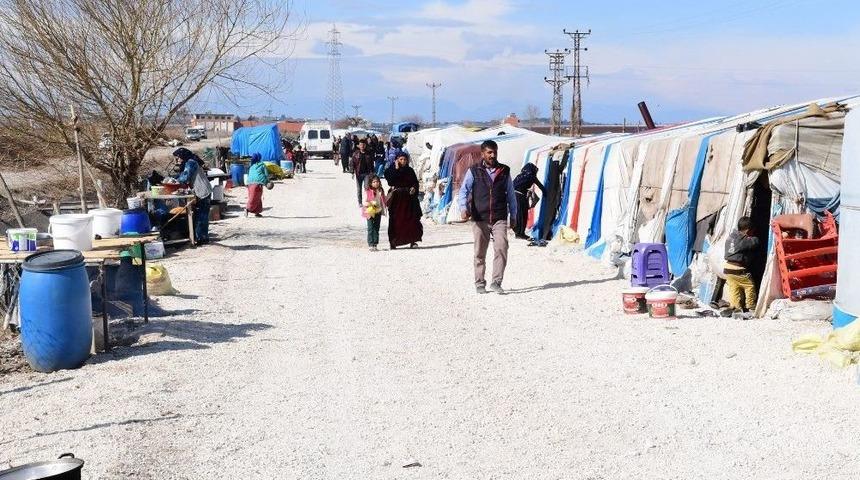 Tarım İş&ccedil;ilerine Giyecek Ve Gıda Yardımı