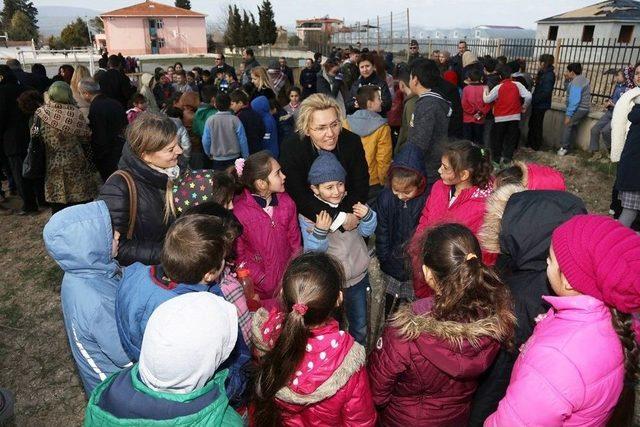 Öğretmen Ayşe Aktaş Anısına Ağaç Dikildi