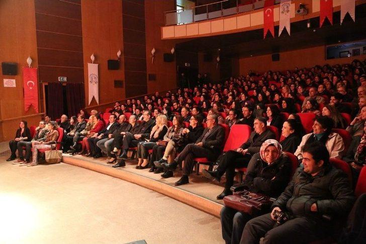 Efeler’de Kitaplar Bilet, Biletler De Kahkaha Oldu G2