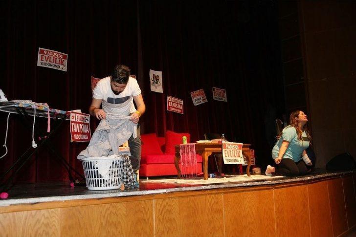 Efeler’de Kitaplar Bilet, Biletler De Kahkaha Oldu G3