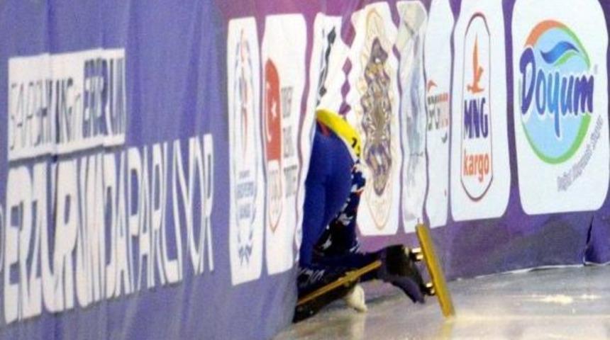 Rus Patenci &Ccedil;aptığı Koruma Mindere G&ouml;m&uuml;ld&uuml;