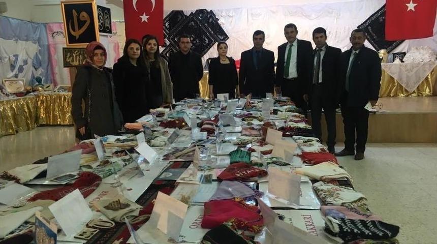 &ldquo; &Ccedil;emberimde G&uuml;l Oya&rdquo; Sergi A&ccedil;ılışı Yapıldı