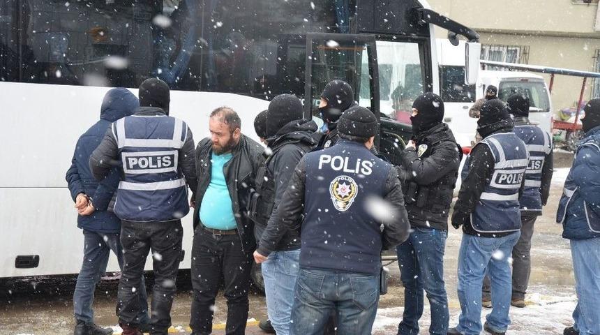 Uyuşturucu Operasyonu Zanlısı 35 Kişi Adliyede