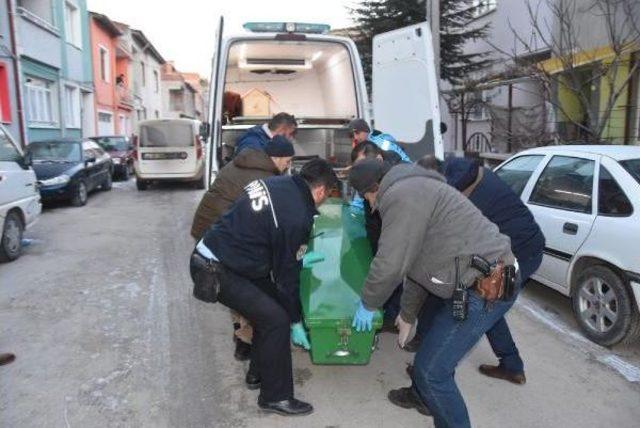 Evde, Şüphe Çeken 'gizli Ilişki' Cinayeti