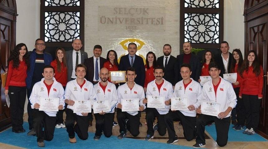 S&uuml;hot &Uuml;yelerinden Rekt&ouml;r Şahin&rsquo;e Ziyaret