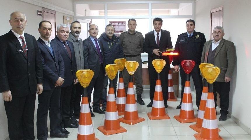 Trafik G&uuml;venliği İ&ccedil;in Işıklı Duba