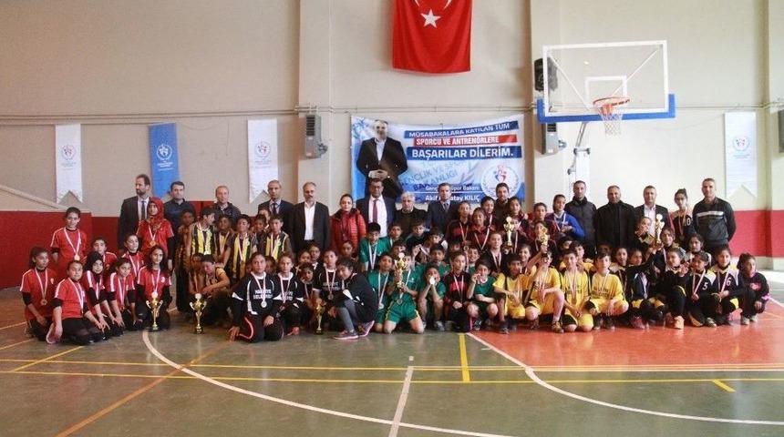 Minikler Voleybol Final M&uuml;sabakaları Sona Erdi