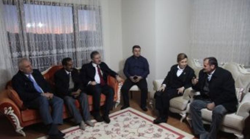 Ak Partili Heyet, Referandumda &lsquo;evet&rsquo; Diyeceklerini A&ccedil;ıklayan Muhtarları Ziyaret Etti
