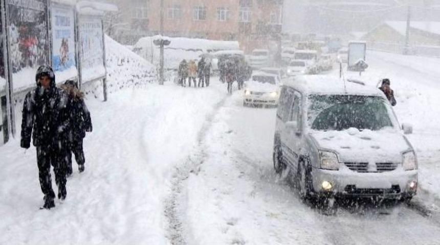 Rize&rsquo;De Hastane Yolu Kardan Kapandı, Hastalar Yolda Kaldı