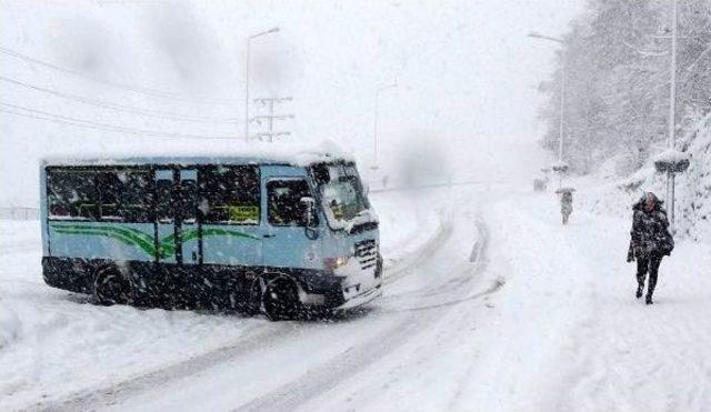 Rize’De Hastane Yolu Kardan Kapandı, Hastalar Yolda Kaldı