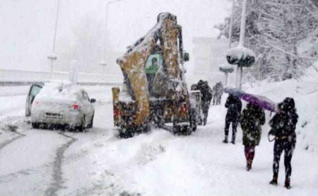 Rize’De Hastane Yolu Kardan Kapandı, Hastalar Yolda Kaldı