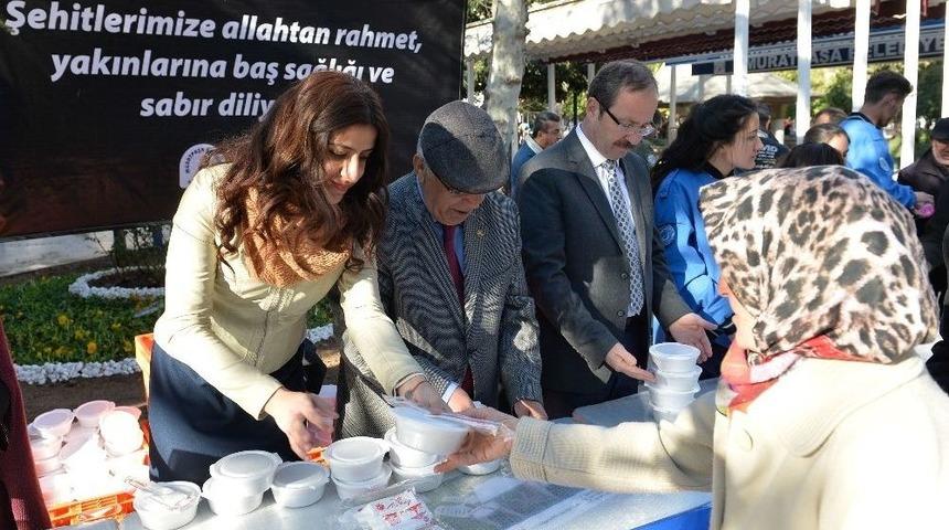 Hava Şehitleri İçin Helva Dağıtıldı