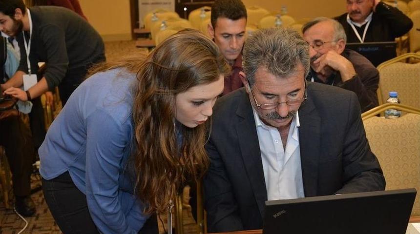 Sandıklı&rsquo;da Muhtarlara İnternet Kullanma Eğitimi Verildi