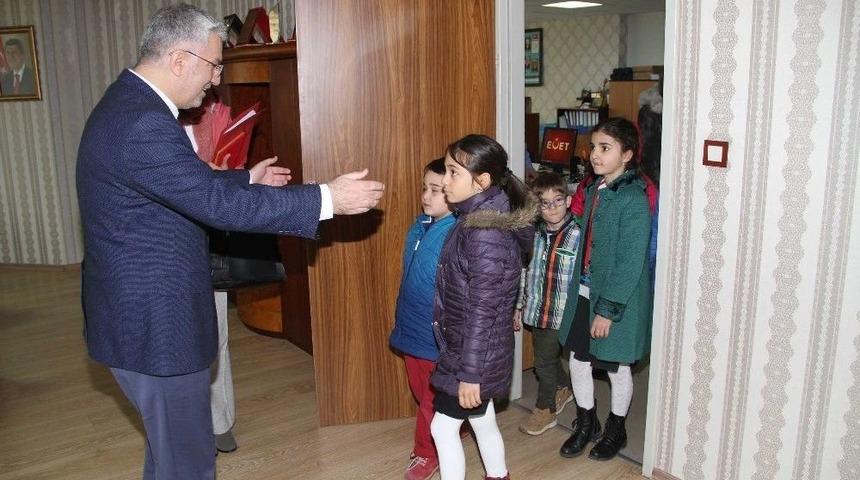 Başkan Vekili &Ouml;zak, D&uuml;ş Bah&ccedil;esi Okul Y&ouml;netimi Ve &Ouml;ğrencilerini Ağırladı