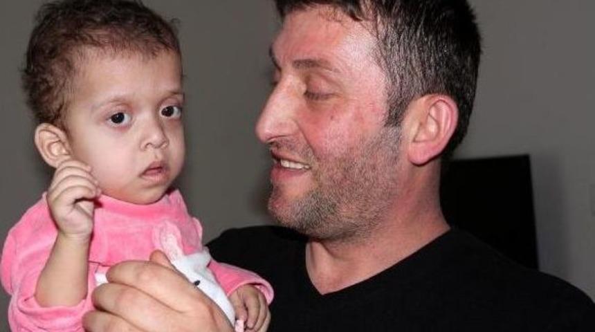 'beyin Felci' Hastası Kızlarını Yaşatmaya &Ccedil;alışıyorlar