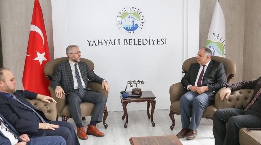 İl M&uuml;ft&uuml;s&uuml; Şahin G&uuml;ven Yahyalı Belediyesini Ziyaret Etti
