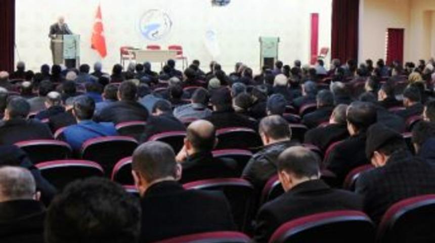 M&uuml;ft&uuml; Arvas Erciş&rsquo;te Konferans Verdi