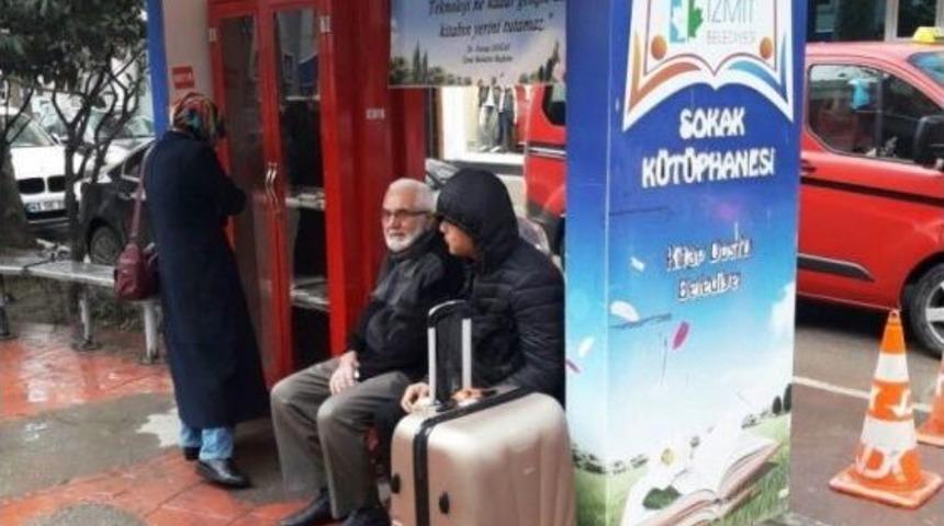 İzmit&rsquo;te Sokak K&uuml;t&uuml;phanelerine Zarar Veriliyor