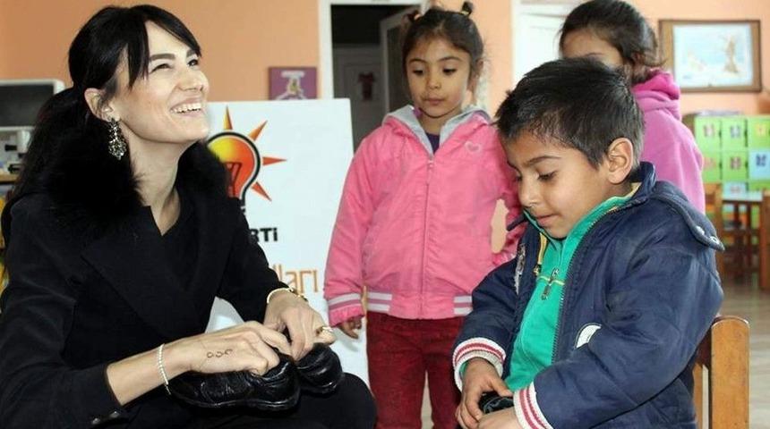 Ak Kadınlar Kocag&uuml;rl&uuml; &Ccedil;ocukları Sevindirdi