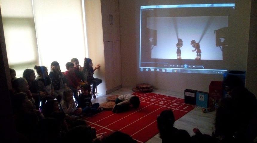 &Ccedil;ocuklar, Hacivat Ve Karag&ouml;z&rsquo;le &Ouml;ğreniyor