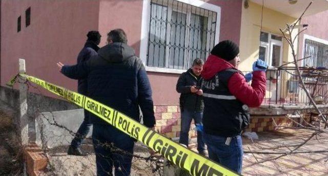 Barışmaya Ikna Edemediği Nikahsız Eşini &Ouml;ld&uuml;ren Zanlı Tutuklandı 1