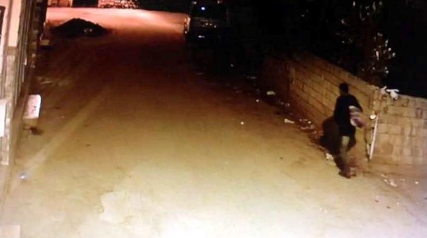 Ziraat Odasından Hırsızlık Yapan Şahsı G&uuml;venlik Kameraları Yakalattı