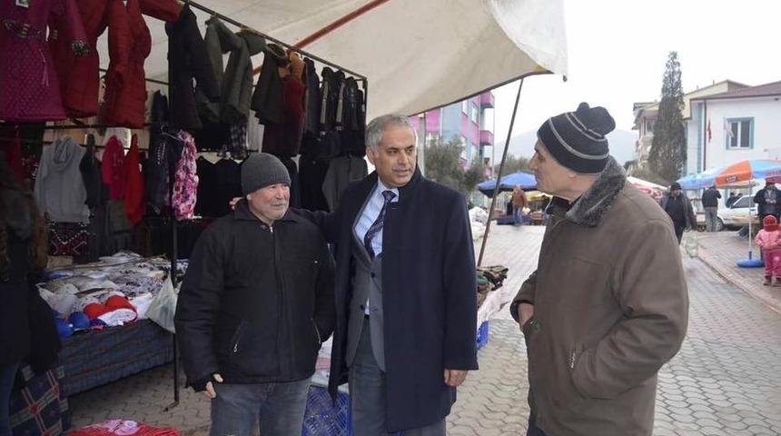 Başkan Yaman Pazar Esnafını Gezdi