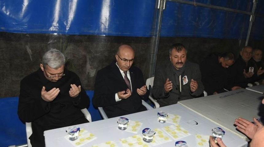 Vali Demirtaş&rsquo;tan Şehit Polis Memuru Fırat Ulaş&rsquo;ın Ailesine Taziye Ziyareti