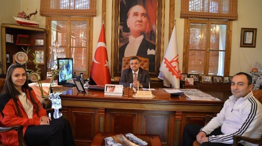 Başkan Yağcı Başarılı Sporcuyu Kabul Etti