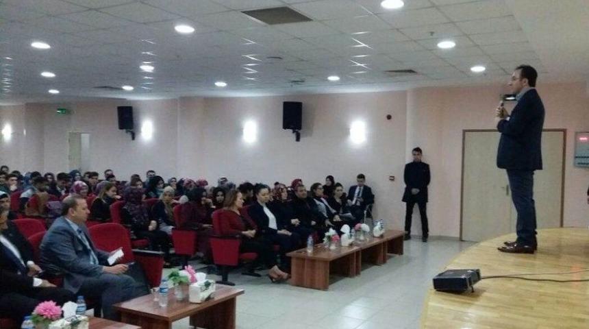 Vali &Ccedil;ataklı, Kariyer Sohbetlerinde &Ouml;ğrencilerle Buluştu