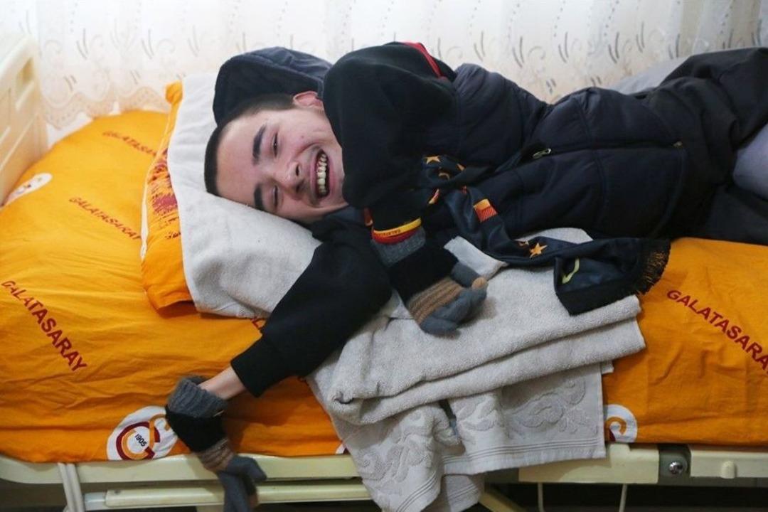 Engelli Yiğit&rsquo;in &ldquo;cimbom&rdquo; Hayali Ger&ccedil;ek Oldu