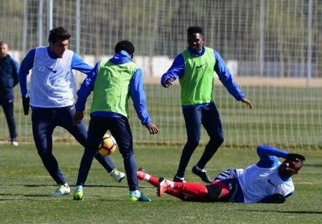 Antalyaspor Başkanı Öztürk'e Pastalı Kutlama