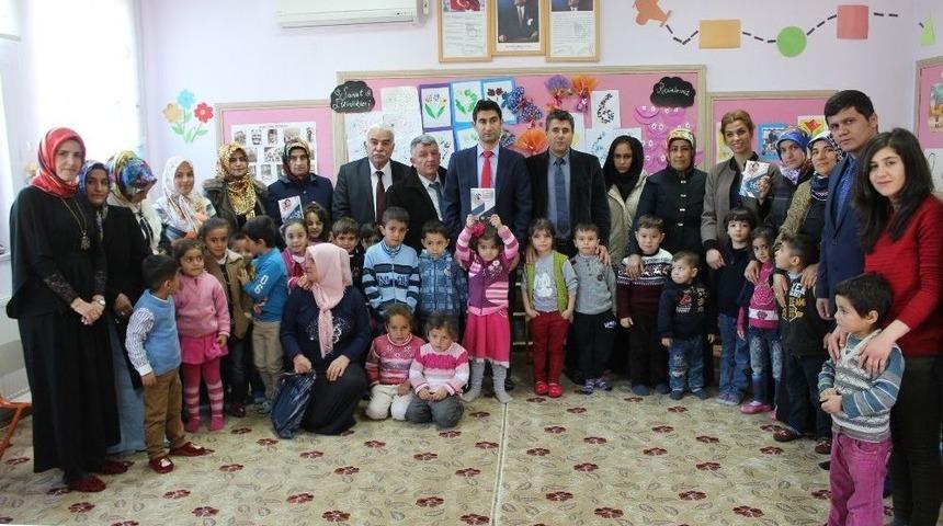 En &Ccedil;ok Kitap Okuyan Anneye Altın &Ouml;d&uuml;l&uuml;