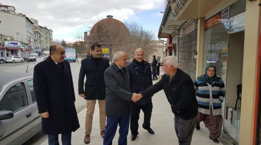 Niğde Valisi Peynircioğlu, Esnaflarla G&ouml;r&uuml;şt&uuml;