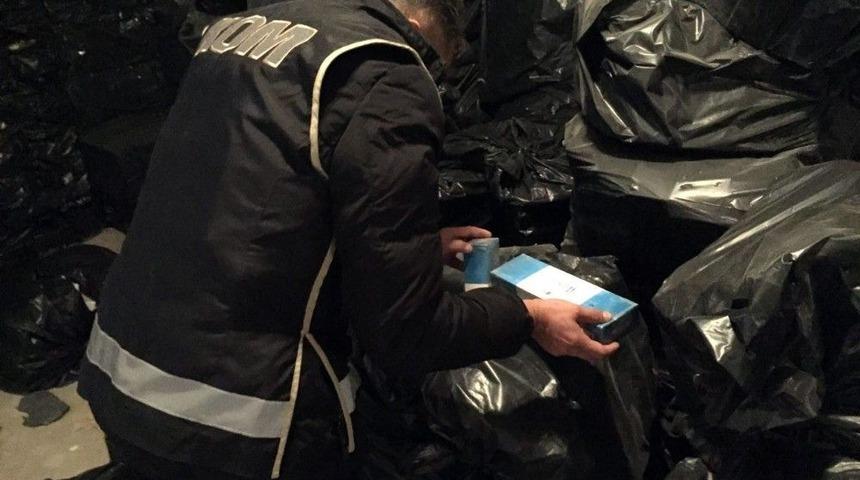 İzmir&rsquo;de 330 Bin Paket Ka&ccedil;ak Sigara Ele Ge&ccedil;irildi