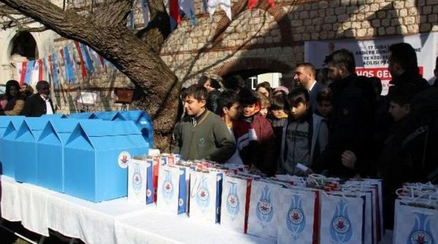 Sokak Kedilerine "kediler G&uuml;n&uuml;"nde Ev