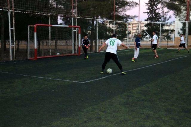 Akçakale Belediyesi Halı Saha Futbol Turnuvası Başladı