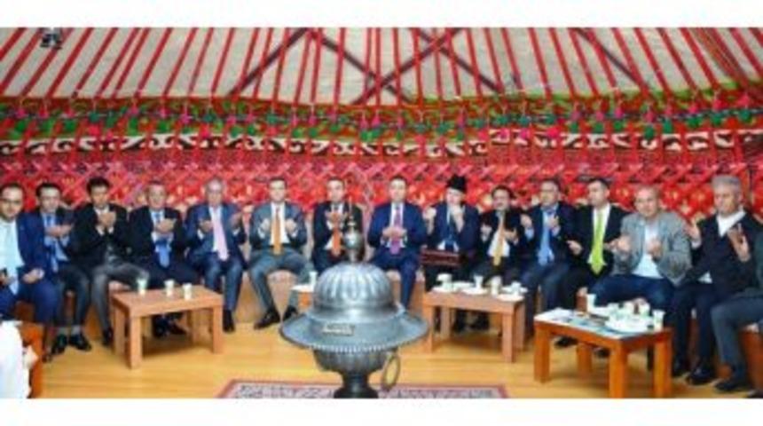 T&uuml;rk D&uuml;nyası Masaya Yatırılacak