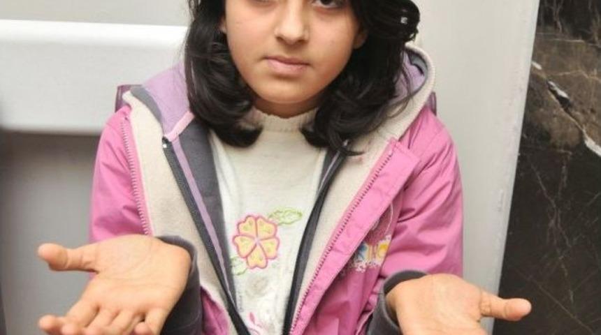 Katarakt Ameliyatı Oldu, Ellerine &Ccedil;ok Şaşırdı