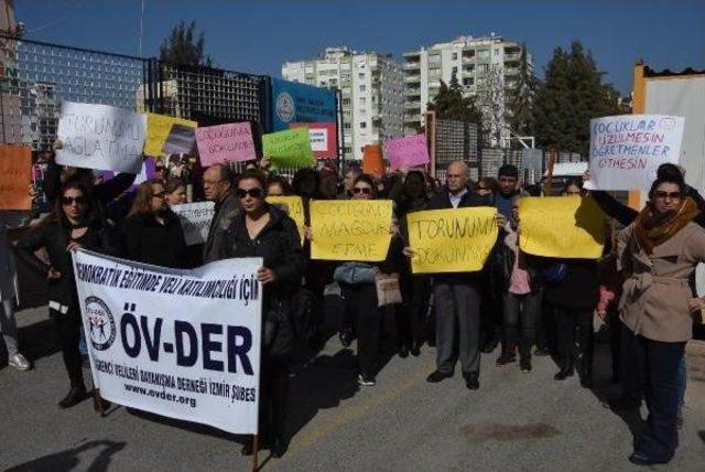 Veliler Öğretmenler Için Imza Topladı