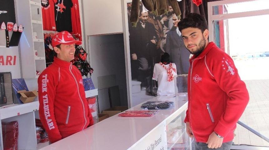 T&uuml;rk Yıldızları Akrobasi Etkinlik Tırı Hatay Turunda