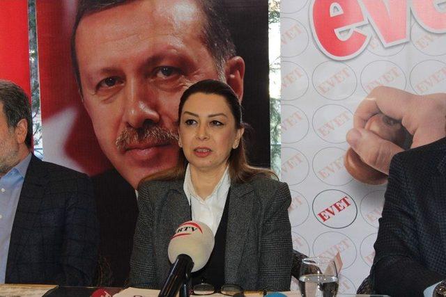 Ak Parti Genel Başkan Yardımcısı &Ouml;znur &Ccedil;alık: 1