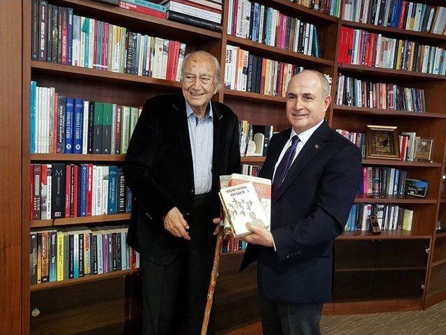 B&uuml;y&uuml;k&ccedil;ekmece Kutadgu Bilig K&uuml;t&uuml;phanesi Gen&ccedil;lerin Akınına Uğruyor 1