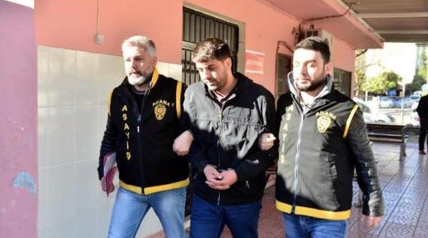 &Ccedil;aldığı Altınları Satmaya Geldiği Kuyumcuda Yakalandı