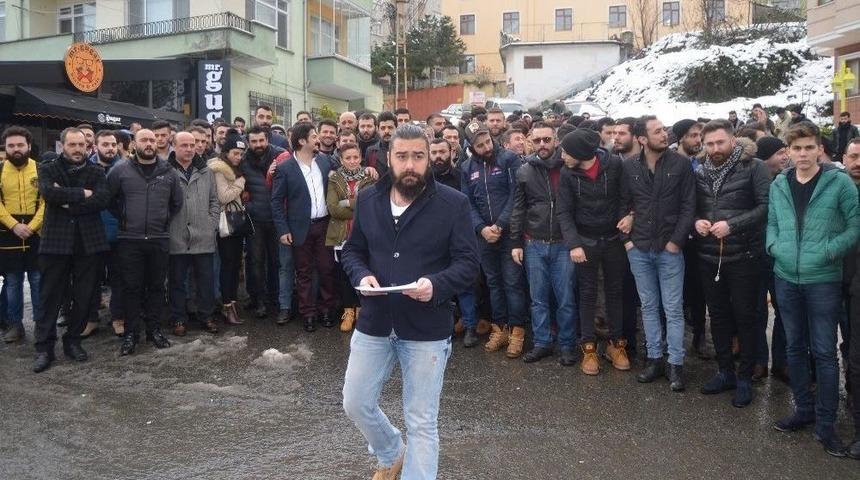 Yarı A&ccedil;ık Alanlarda Sigaranın Yasaklanmasını Kepenk İndirerek Protesto Ettiler
