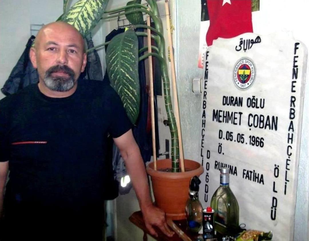 Fenerbah&ccedil;e Aşkını Mezar Taşına Ve Kefenine İşledi