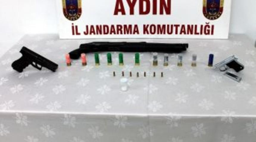 Uyuşturucu Taciri Ruhsatsız Silahlarla Yakalandı