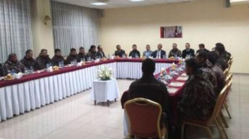 Vali &Ouml;zefe, &Ouml;zel Harekat Polisleriyle Bir Araya Geldi