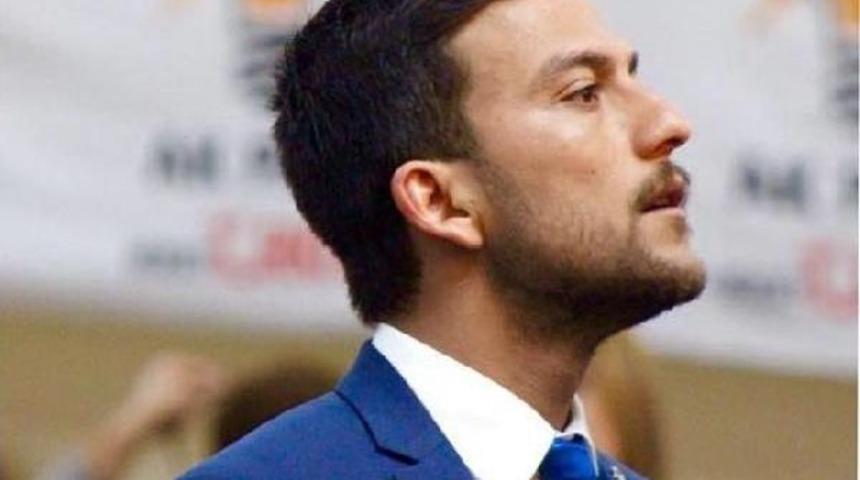 Atat&uuml;rk'e Hakaret Ettiği Ileri S&uuml;r&uuml;len Ak Parti Gen&ccedil;lik Kolları Başkanı Istifa Etti