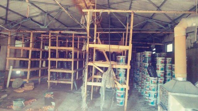 &Ccedil;iftlikte &Ccedil;ıkan Yangında Binlerce Yumurta K&uuml;l Oldu 1